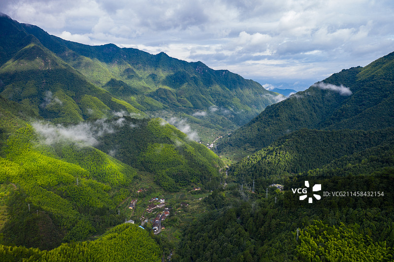 龙泉山谷云海图片素材