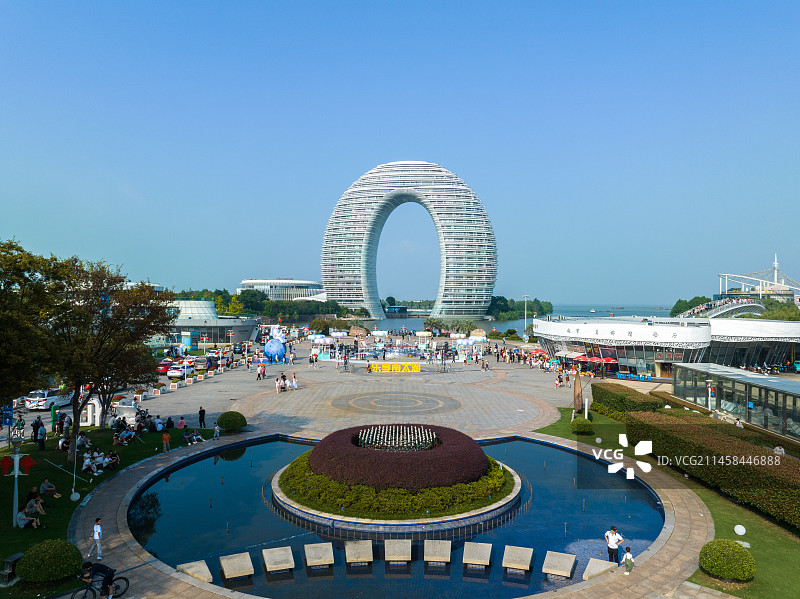 湖州南太湖度假区月亮广场和喜来登酒店航拍图片素材