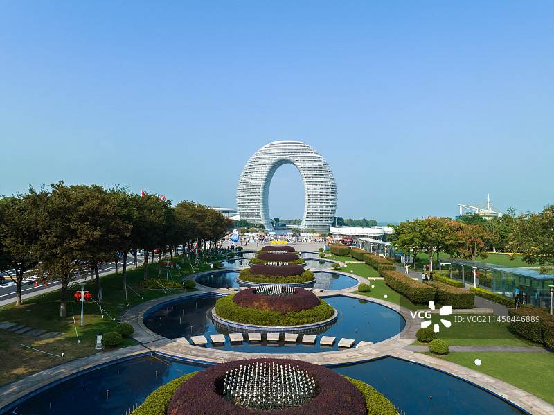 湖州南太湖度假区月亮广场和喜来登酒店航拍图片素材