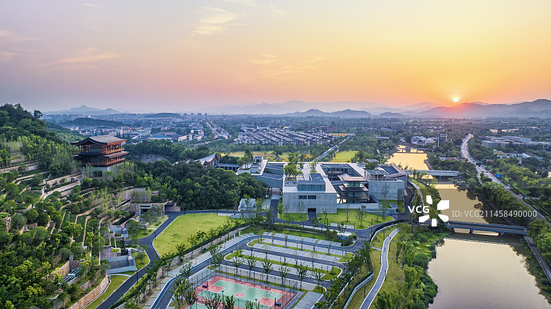 杭州国家版本馆夏季夕阳落日图片素材