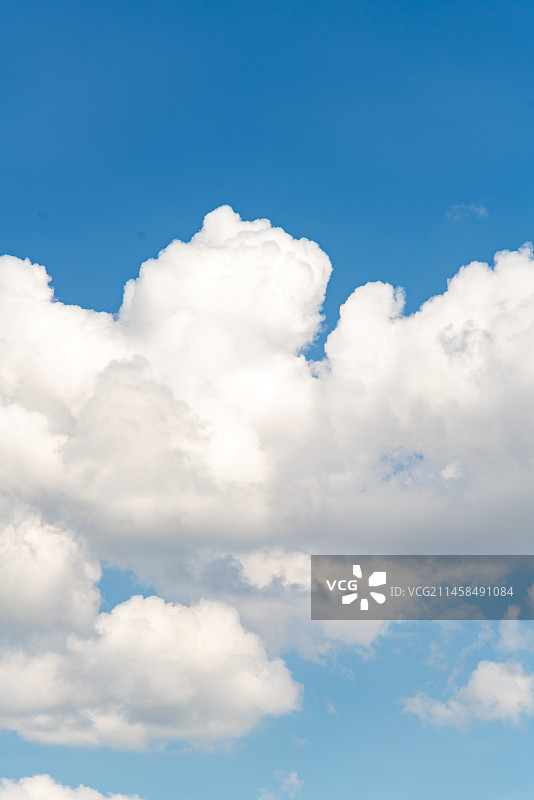 云南昆明天空中各式各样的蓝天白云图片素材