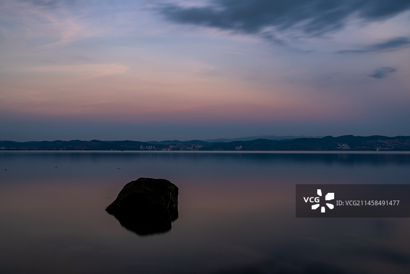 澄江抚仙湖禄充景区日落风景图片素材