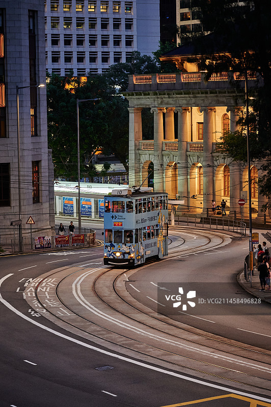 香港中环街头叮叮车图片素材