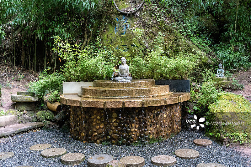 福建三明泰宁世界地质公园代表性景观大金湖甘露岩寺图片素材