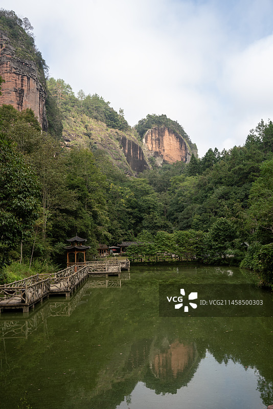 福建三明泰宁世界地质公园代表性景观大金湖甘露岩寺丹霞图片素材