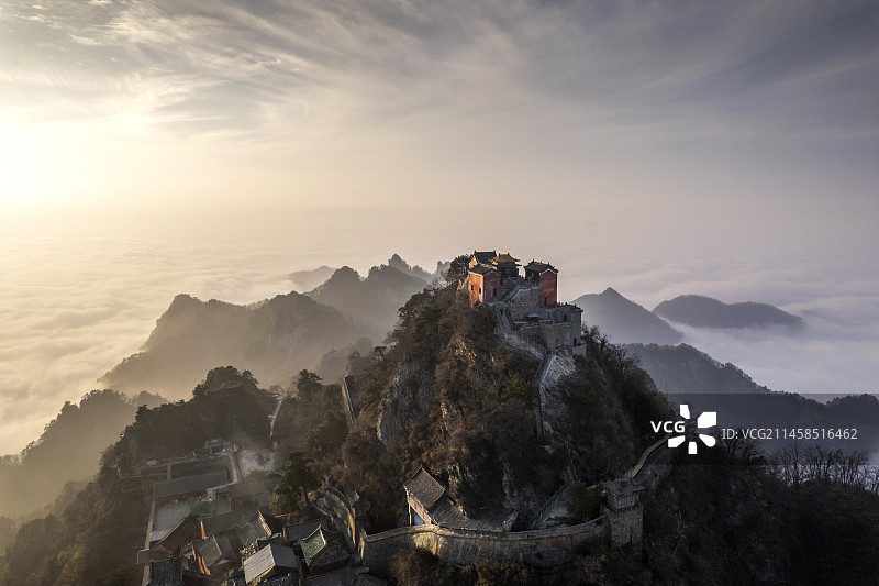 航拍湖北十堰武当山云海金顶古建筑图片素材