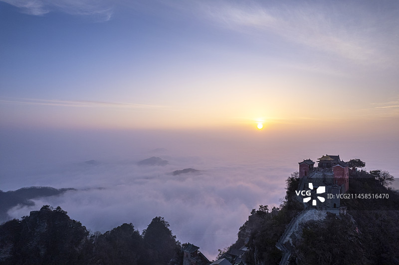 航拍湖北十堰武当山云海金顶古建筑图片素材