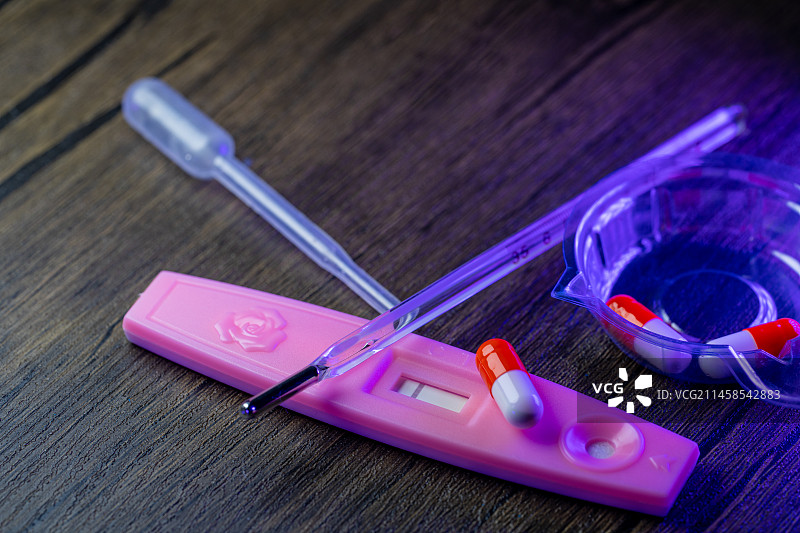 胶囊 药品 特写 抗原  验孕  意外怀孕试剂盒图片素材