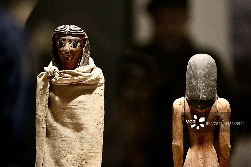 都灵埃及博物馆出土墓葬人像木雕图片素材
