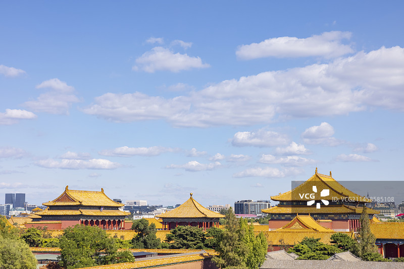 秋天国庆节假期北京故宫博物院中轴线三大殿太和殿中和殿保和殿古建筑木头屋顶皇室宫殿中国世界遗产城市风光图片素材