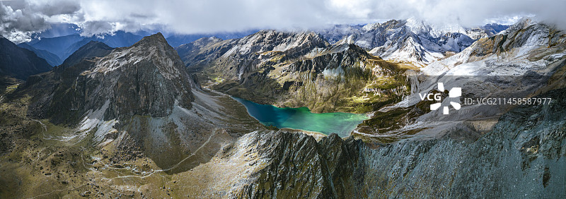 四川稻城亚丁景区蛇湖航拍图片素材