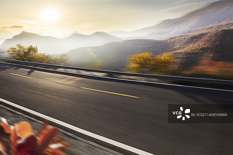 秋天山区自然风景与山路图片素材