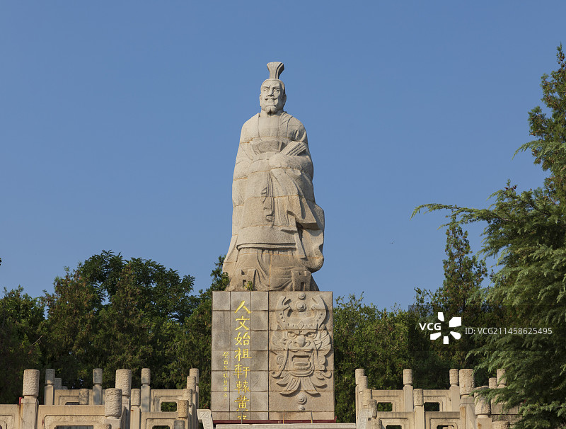 开封市中国翰园景区人文始祖轩辕黄帝雕像图片素材