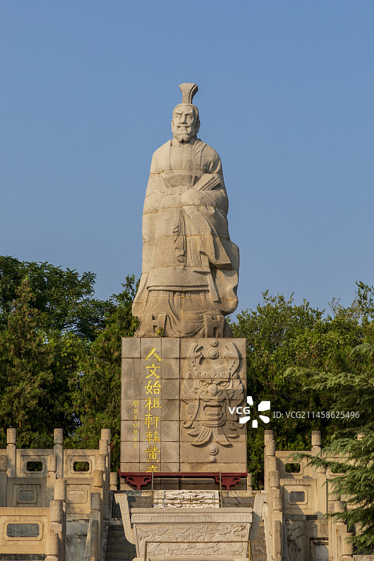 开封市中国翰园景区人文始祖轩辕黄帝雕像图片素材