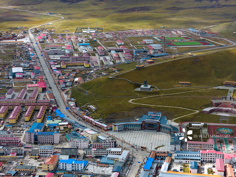 青海省果洛藏族自治州甘德县自然城市风光航拍图片素材