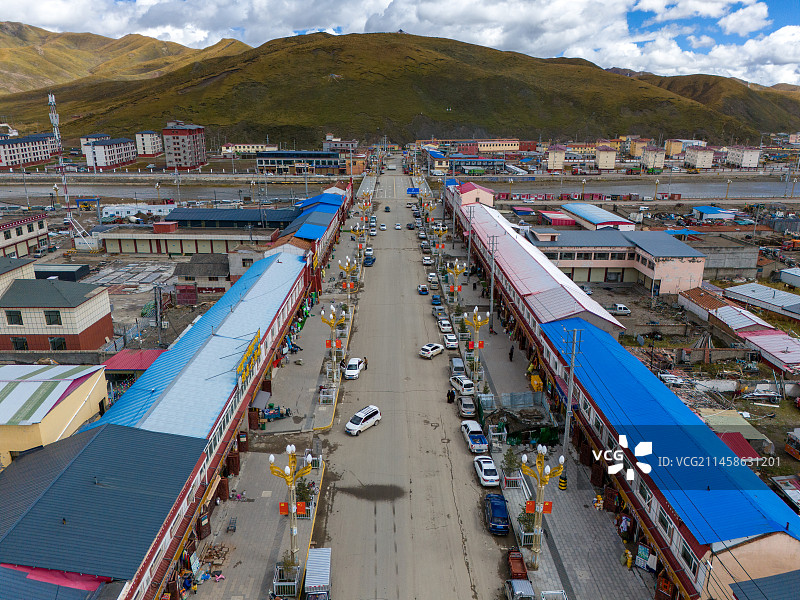 青海省果洛藏族自治州甘德县自然城市风光航拍图片素材