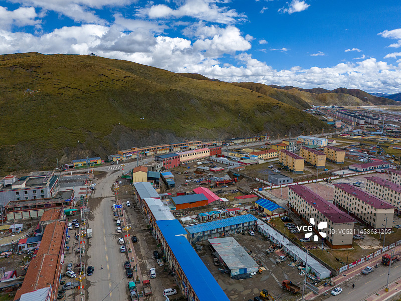 青海省果洛藏族自治州甘德县自然城市风光航拍图片素材