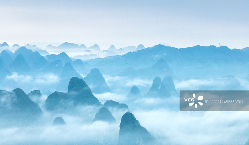 航拍广西桂林阳朔遇龙河漓江山水风光 中国山水 极致风光图片素材