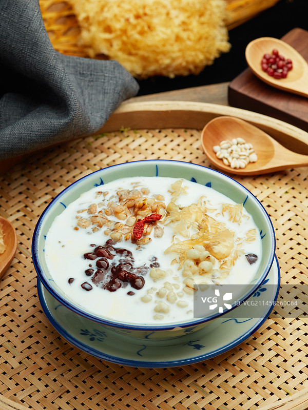 椰奶红豆薏米银耳图片素材