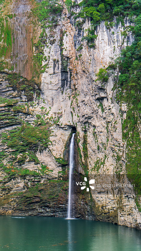 恩施清江蝴蝶崖瀑布图片素材