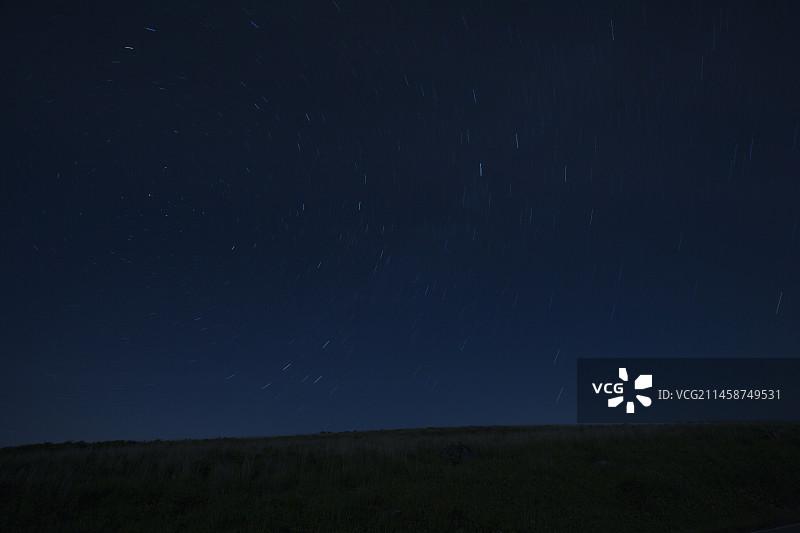 日本长野县诹访雾峰高原星轨图片素材