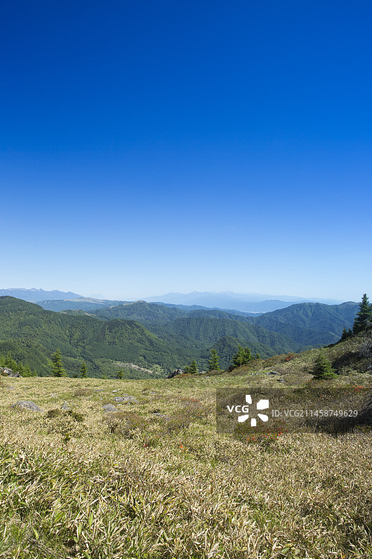 从日本长野县大花八岳山脉和南阿尔卑斯山脉景色图片素材