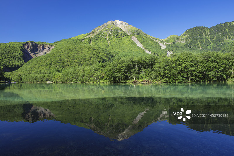 日本长野县松本市上高地早秋的烧岳图片素材