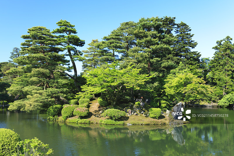 日本金泽兼六园霞之池蓬莱岛图片素材