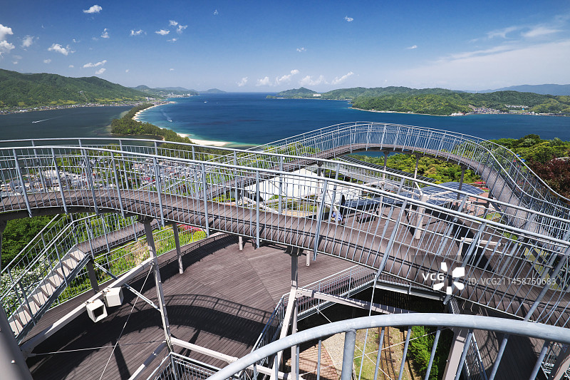日本京都府宫津市天桥立飞龙观回廊与天桥立图片素材