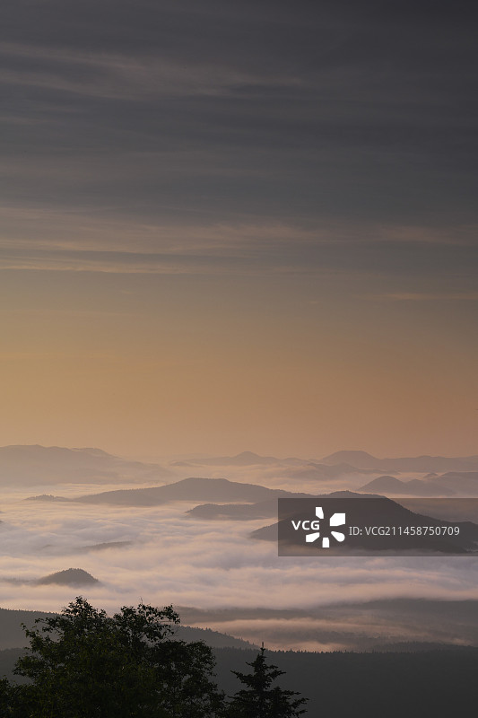北海道大雪山清晨云海图片素材