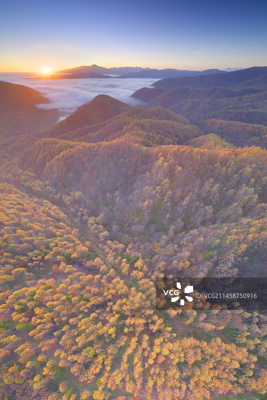 日本长野县茅野市的蓼科山和八岳山图片素材