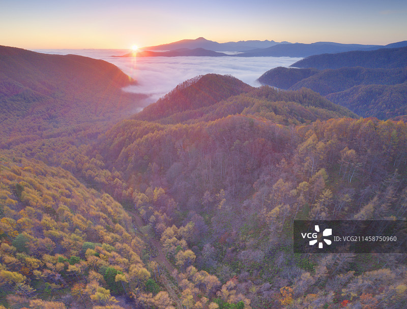 日本长野县茅野市的蓼科山和八岳山图片素材