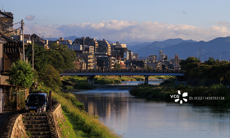 日本京都鸭川清晨视角图片素材