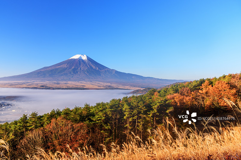 山梨县甲佐山观赏富士山图片素材