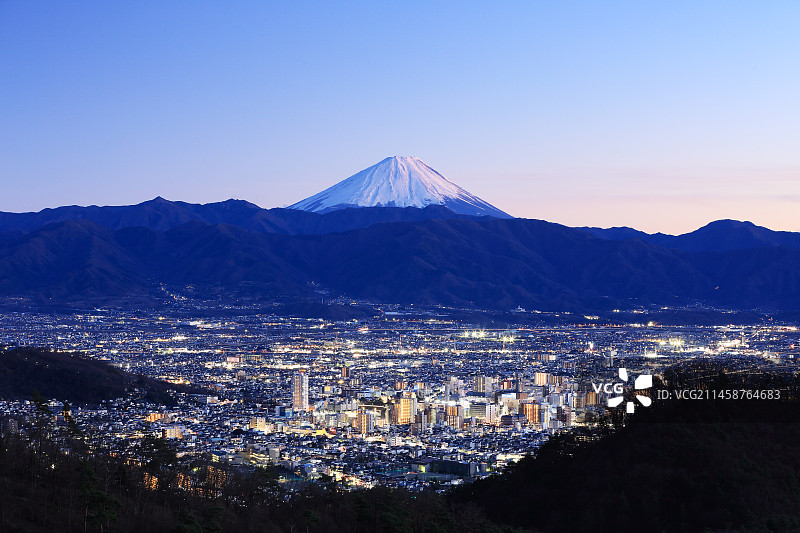日本山梨县富士山美景图片素材