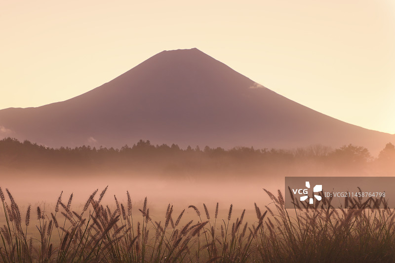 日本静冈县富士山美景图片素材