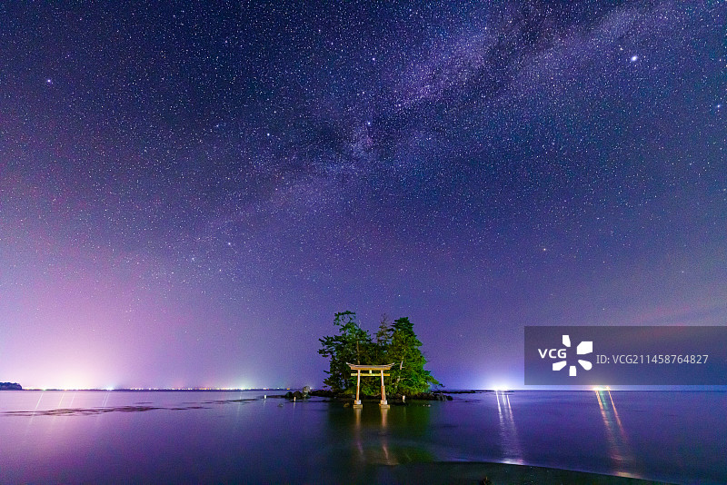 日本石川县恋路海岸的星空图片素材