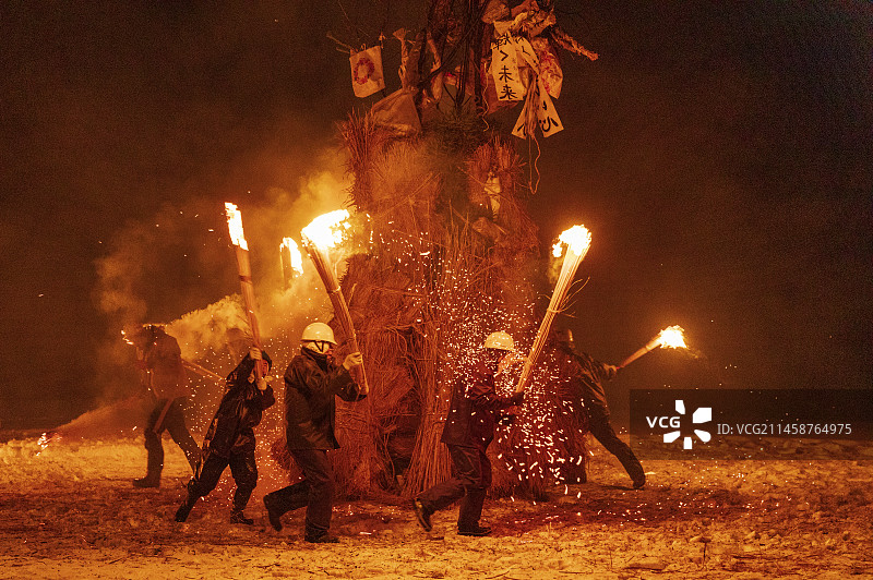日本新泻县白山神社火祭图片素材