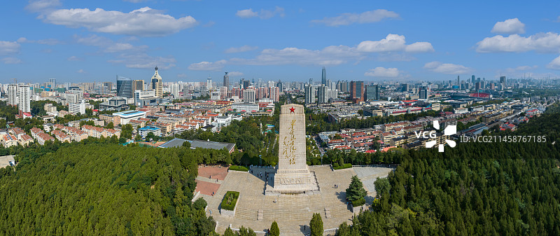 中国山东济南革命烈士纪念塔航拍图片素材
