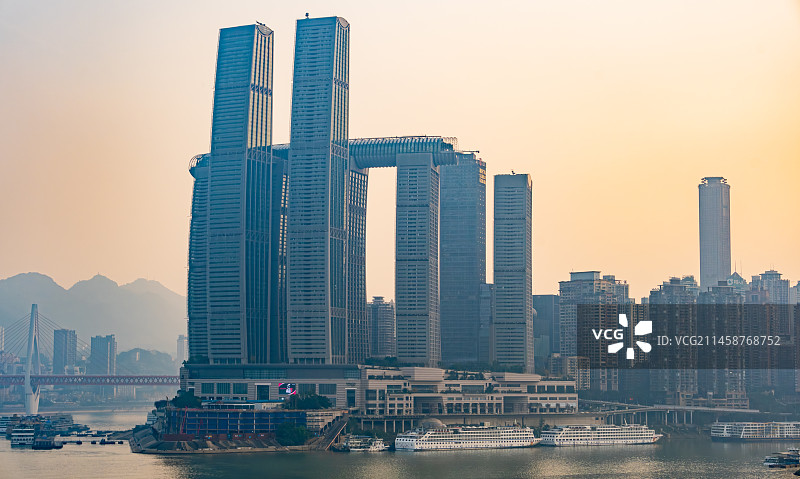 重庆地标朝天门码头来福士广场图片素材