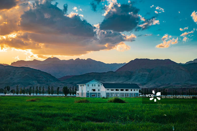 巴彦淖尔乌拉特后旗阴山山脉图片素材