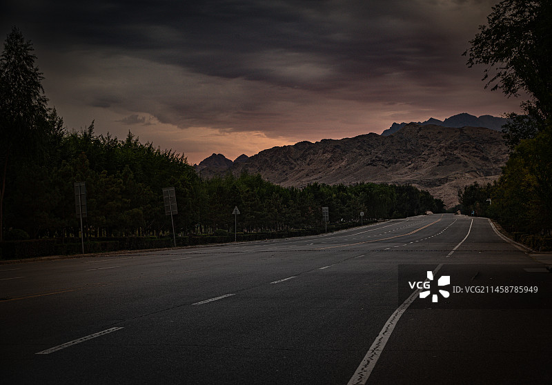 巴彦淖尔乌拉特后旗阴山山脉图片素材