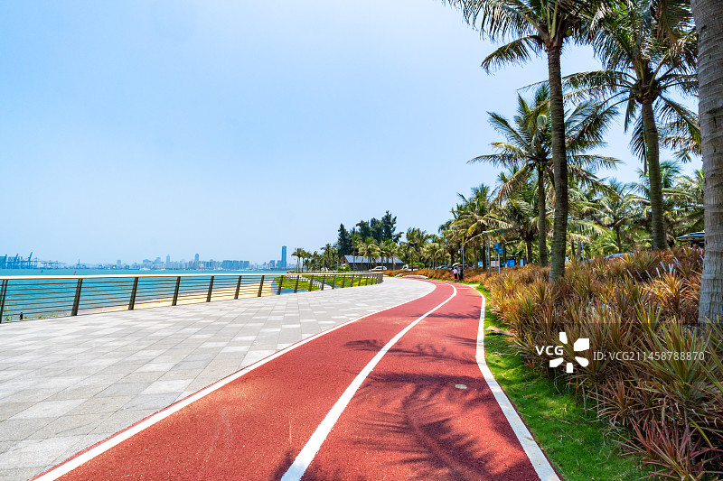 中国海南省海口市假日海滩观海台海南绿道图片素材