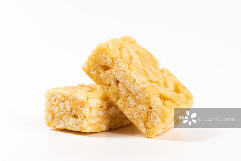 白色背景上的沙琪玛图片素材