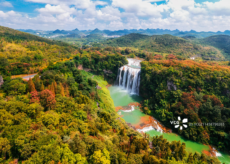 中国贵州省安顺市黄果树瀑布秋季风光航拍图图片素材