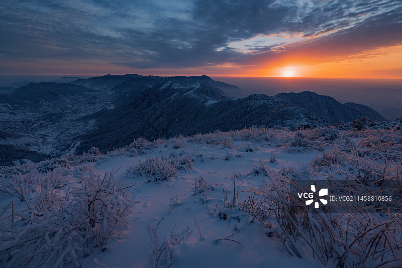 杭州临安太子尖雪景日出图片素材