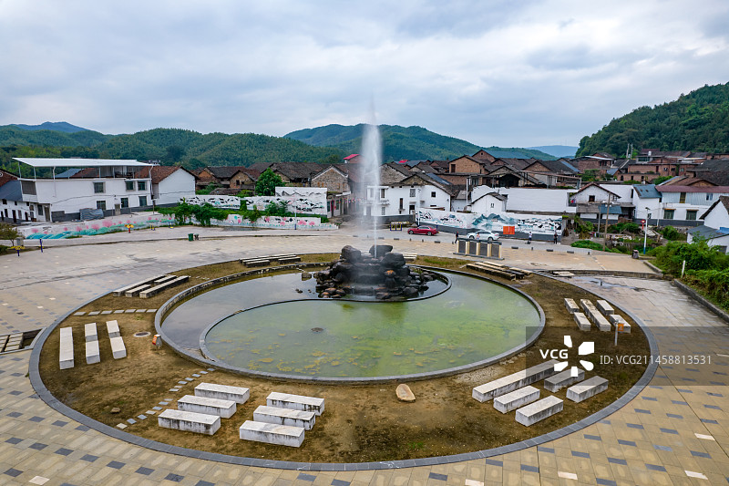 世界吉尼斯之最，最高的天然喷泉，湖南耒阳市大河滩天然喷泉航拍图片素材