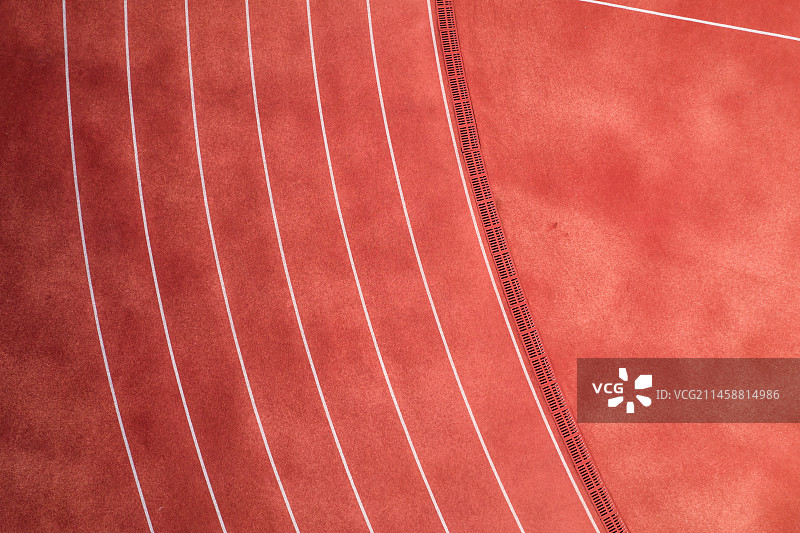 学校校园跑道航拍视角图片素材