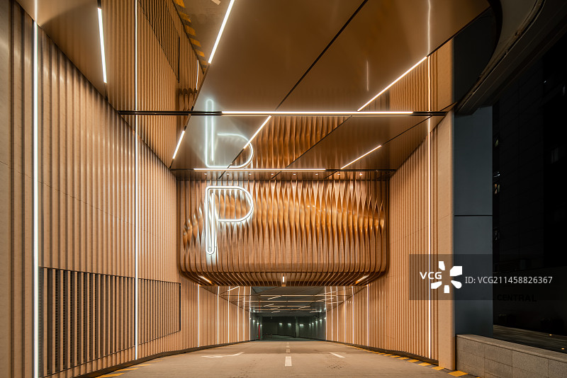 高档豪华的地下停车场入口图片素材