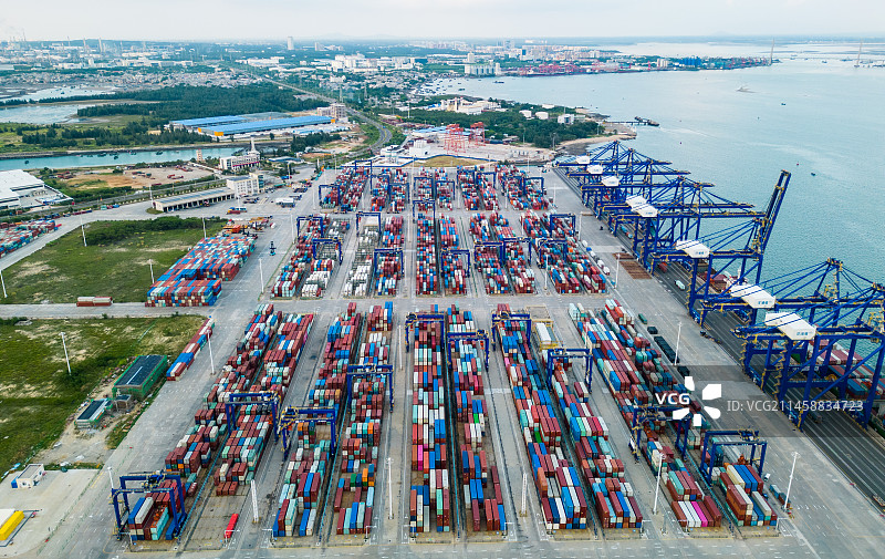 海南儋州市洋浦港航拍集装箱运输物流自贸港夜景图片素材